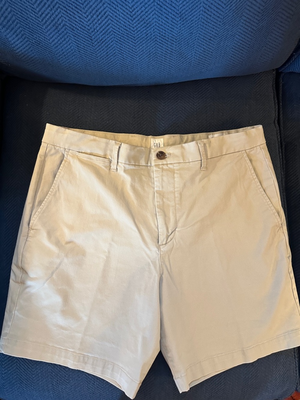 GAP Men's Flat Front Shorts | Light Khaki | 34 | 7”